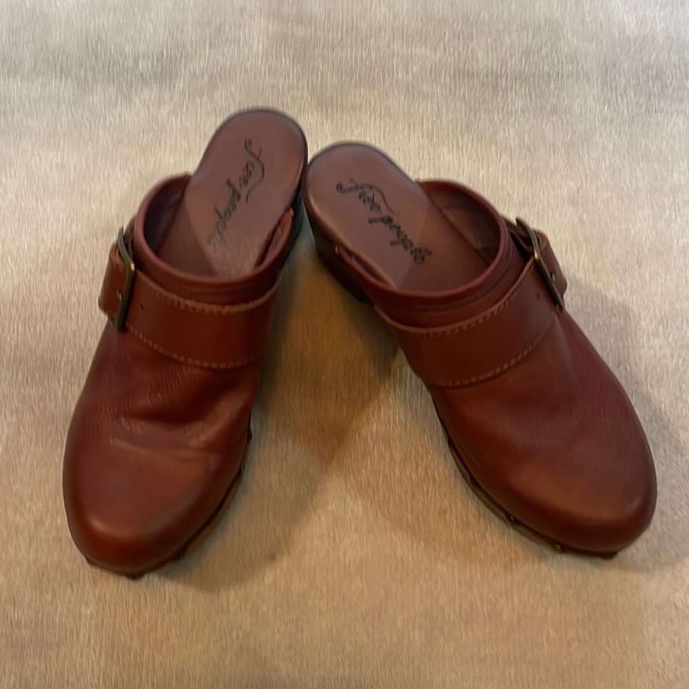 Fall clogs